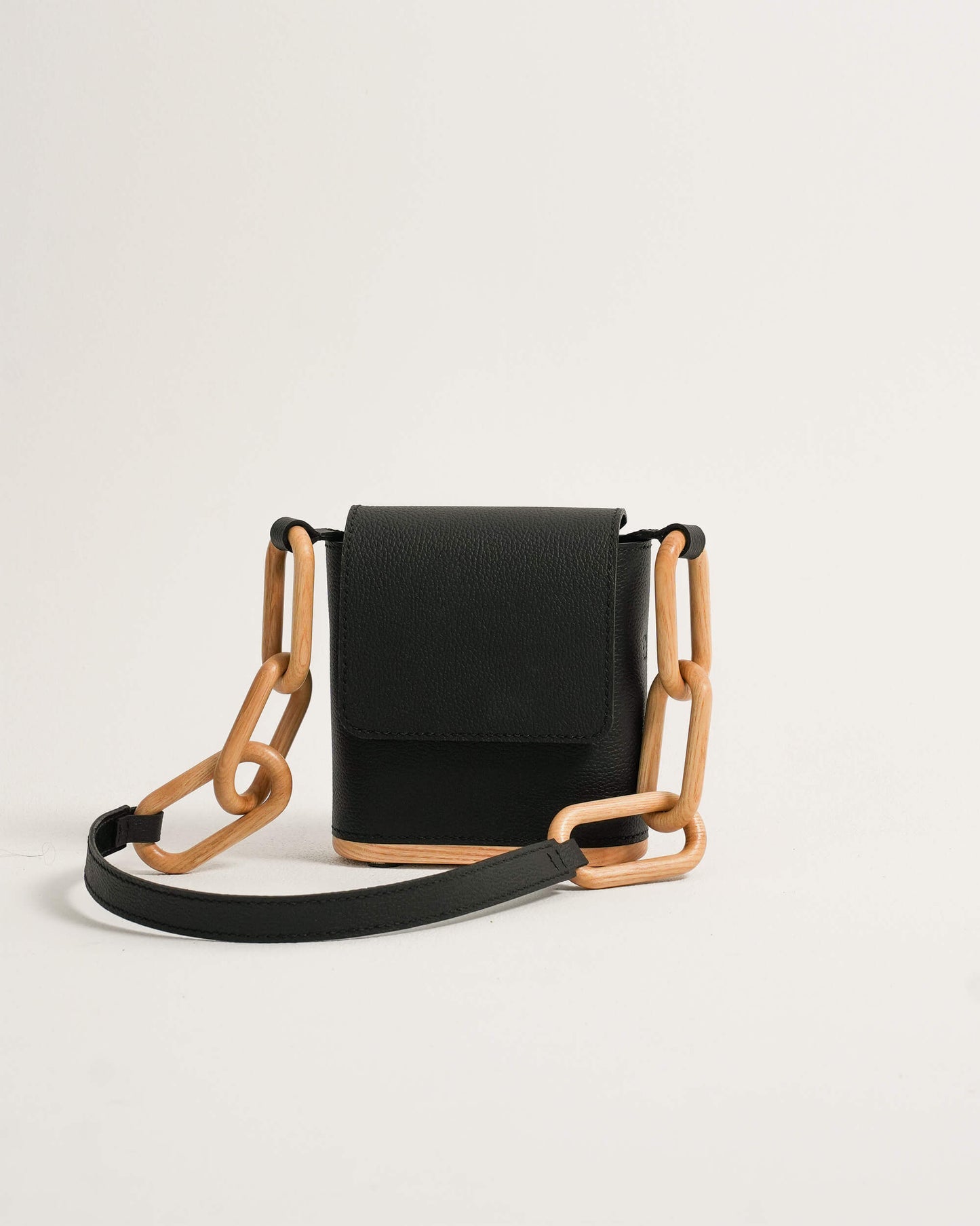 The Chain Wooden Bag - Black