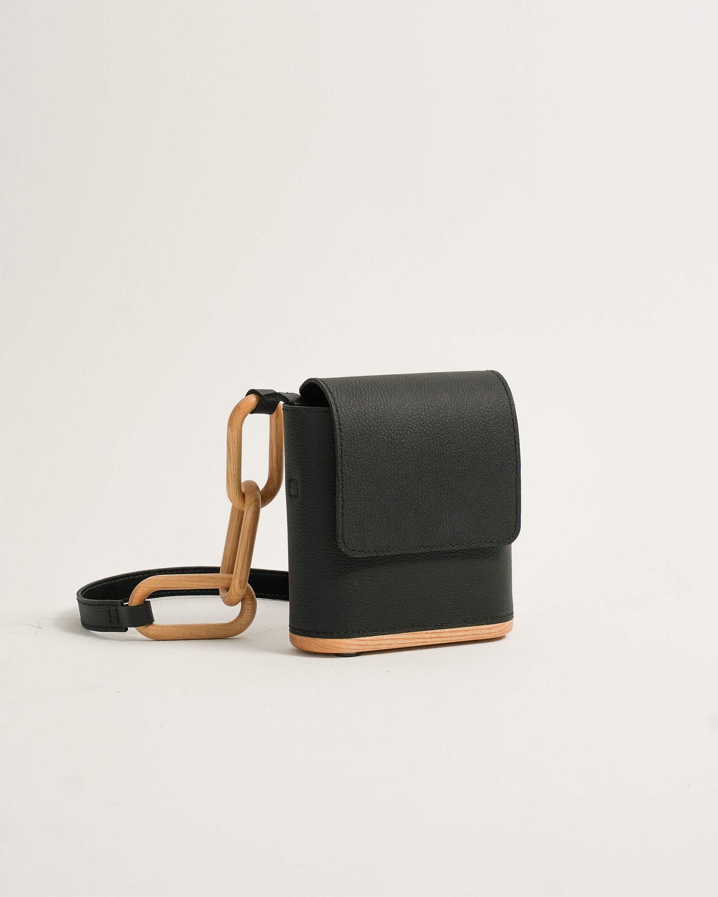 The Chain Wooden Bag - Black