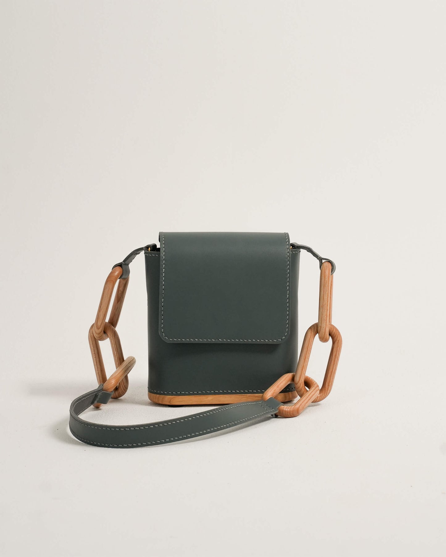 The Chain Wooden Bag - Dark Grey