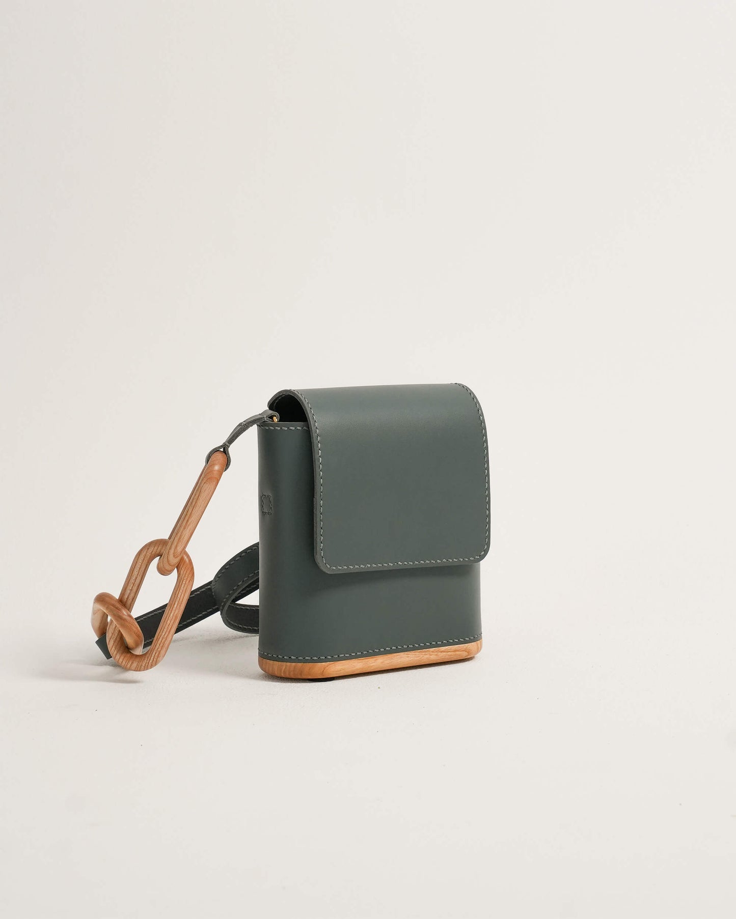 The Chain Wooden Bag - Dark Grey