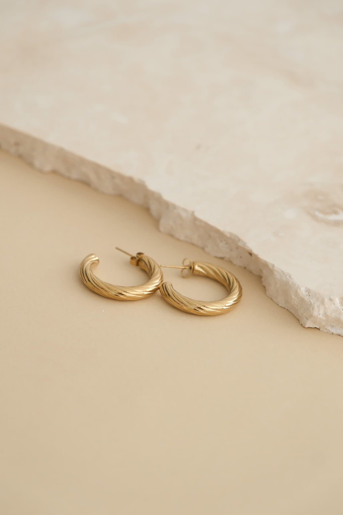 Lucia Hoops