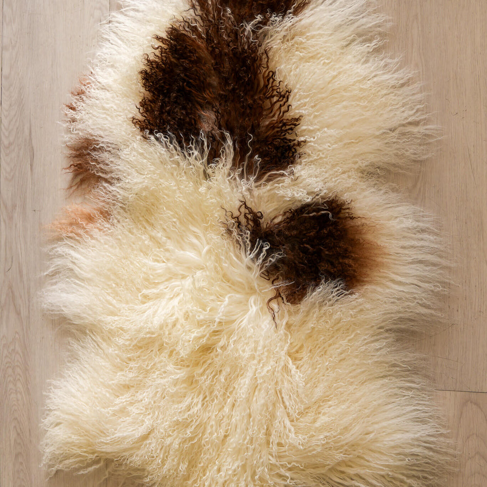 
                      
                        Sheepskin (Long Curley - Natural)
                      
                    