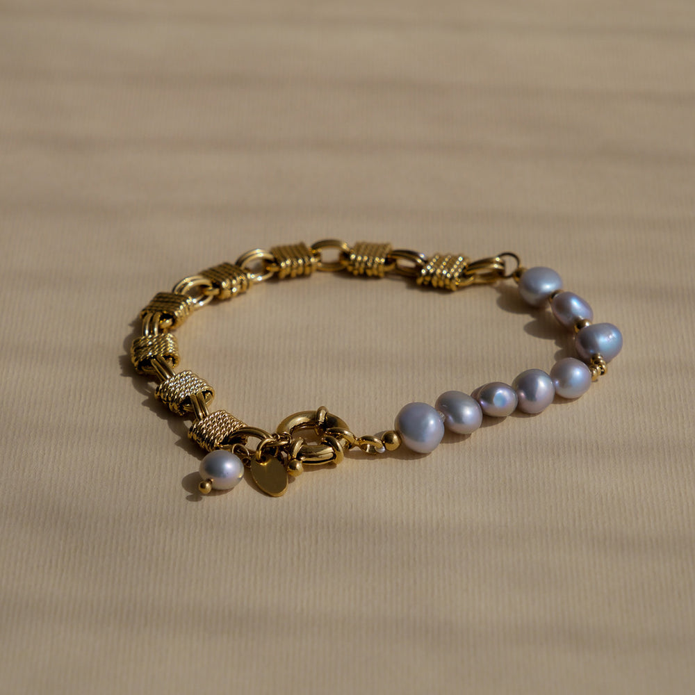 
                      
                        Vera Bracelet
                      
                    