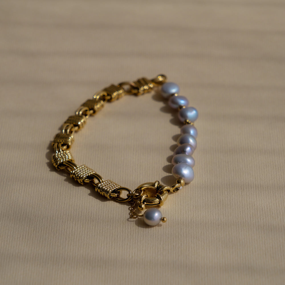 
                      
                        Vera Bracelet
                      
                    